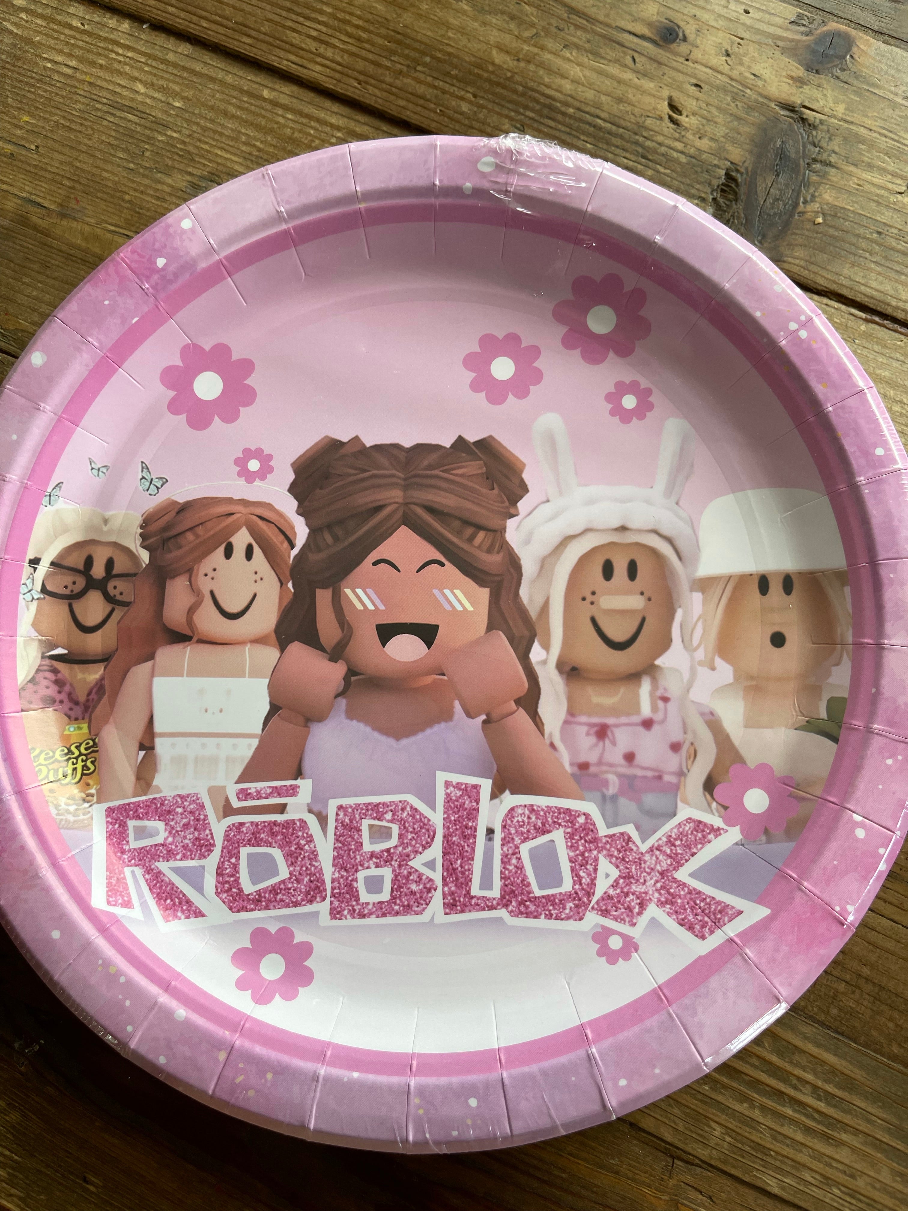 Girl Roblox 7 Party Dessert Paper Plates, 10ct – Party Mania USA